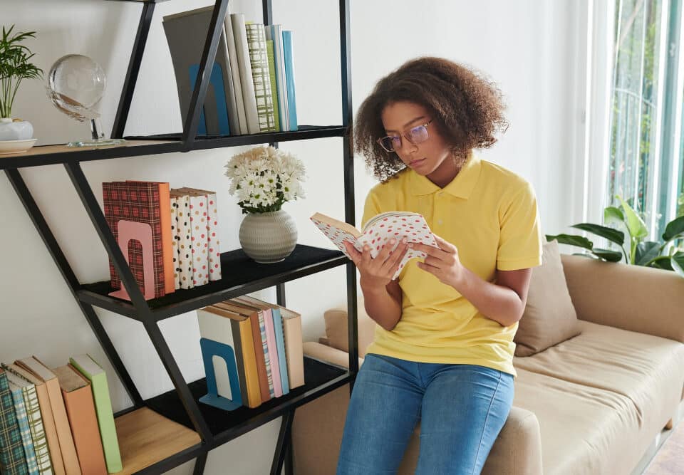 Comment choisir sa bibliothèque de salon sur mesure