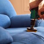Comment nettoyer un fauteuil en tissu sale