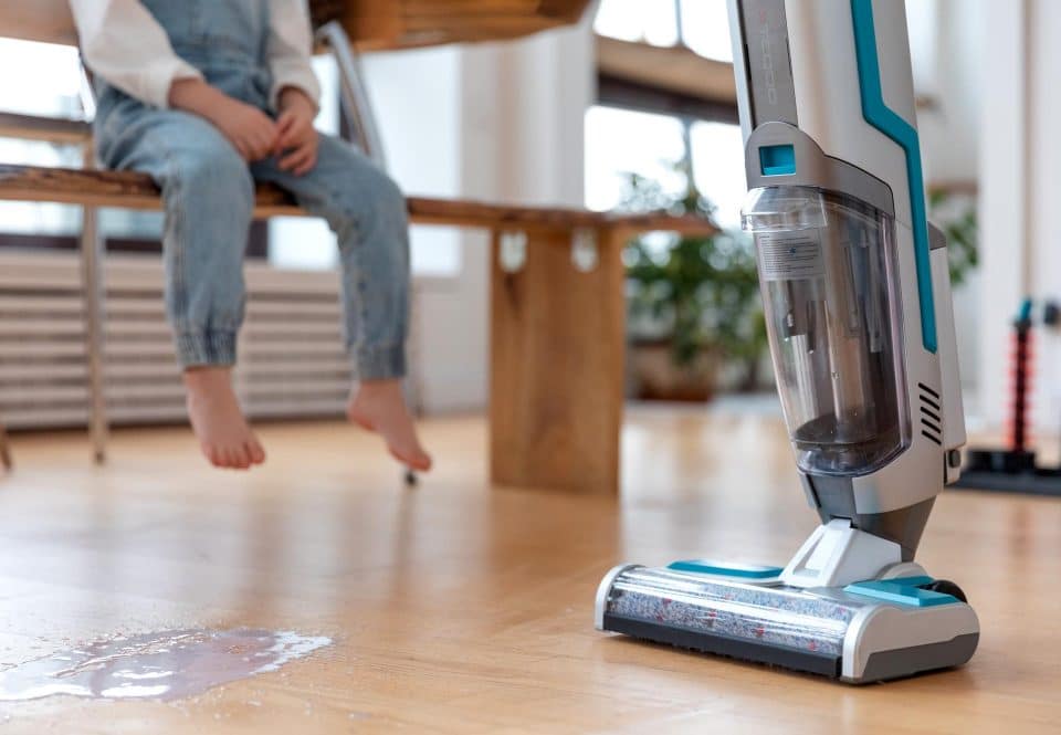 Comment savoir quel balai aspirateur laveur choisir selon vos sols