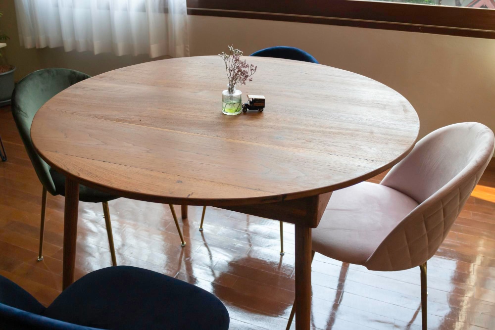 Les différents matériaux de tables rondes